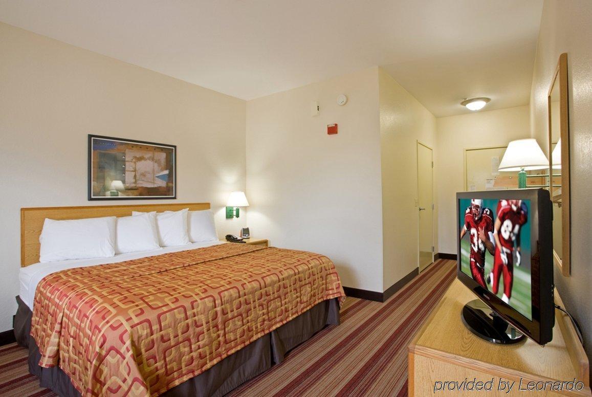 Red Roof Inn Phoenix North - I-17 At Bell Rd Room photo